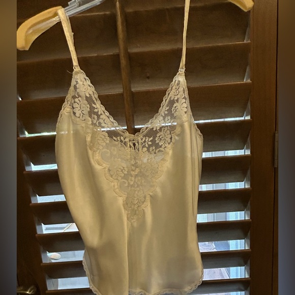 Maidenform | Intimates & Sleepwear | Elegant Vintage Chantilly ...